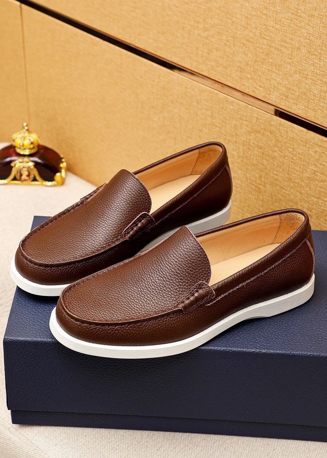 Men's shoes 💰460 💐 Product trademark: Dior "Dior" casual leather shoes Regular size: 38-44 (45.46.47🉑️customized) Product materials: Selected first-layer lychee calfskin upper imported from Italy, imported water-dyed 🐂 cowhide lining. Strong three-dimensional visual effect, rubber outsole Color: 3⃣️colors available